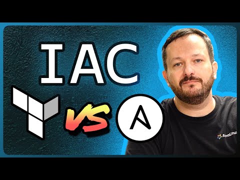 Jay LaCroix junto a los logotipos Ansible y Terraform , situados bajo el texto IAC.